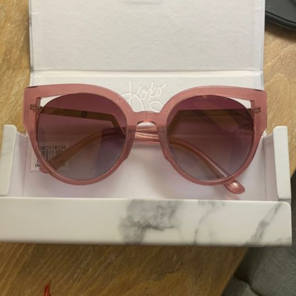 SOLD! Pink diff sunglasses